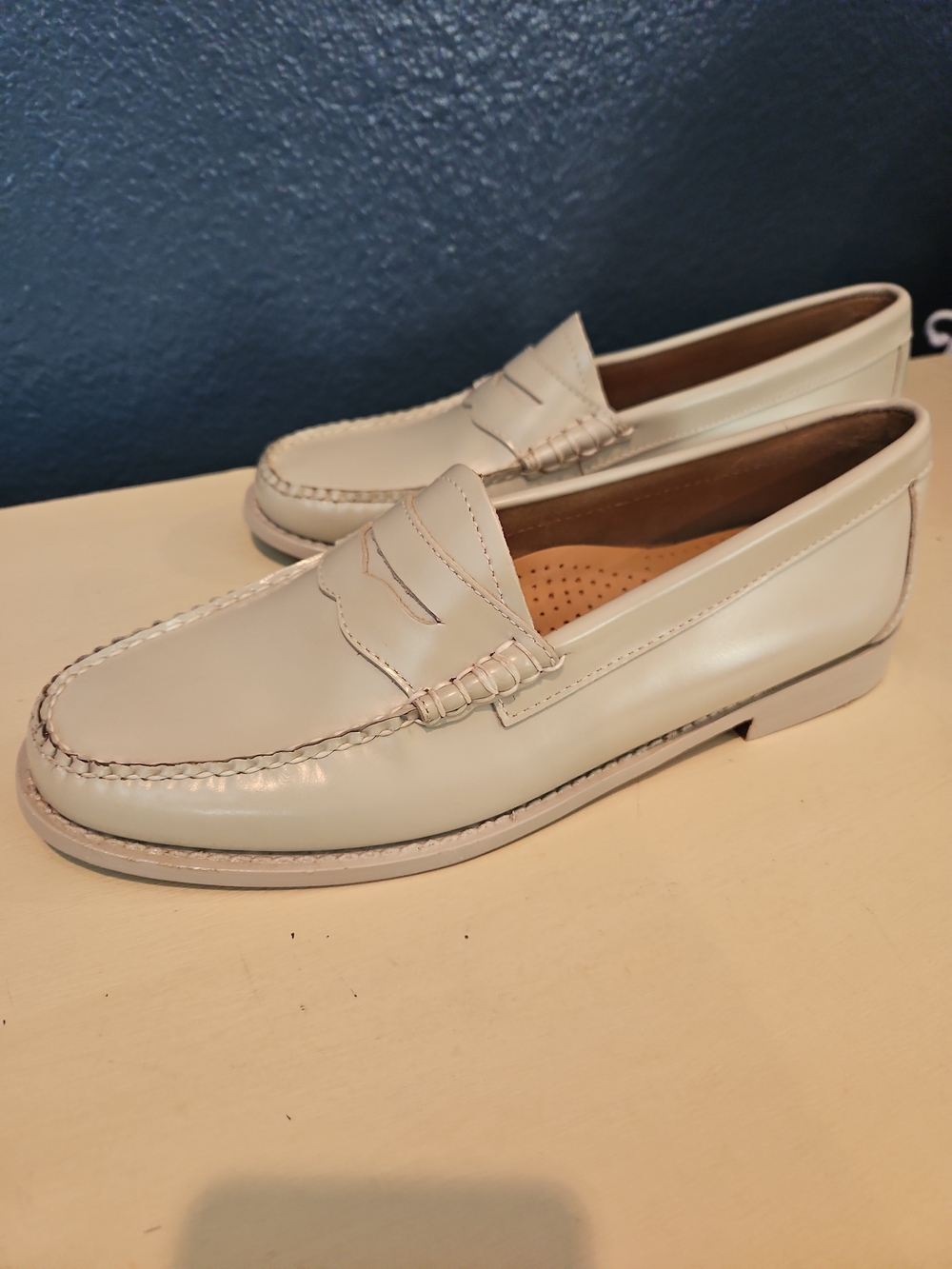 NEW No Box G.H. Bass & Co. Women's Grey Beige Leather Penny Loafers - Picture 4 of 9